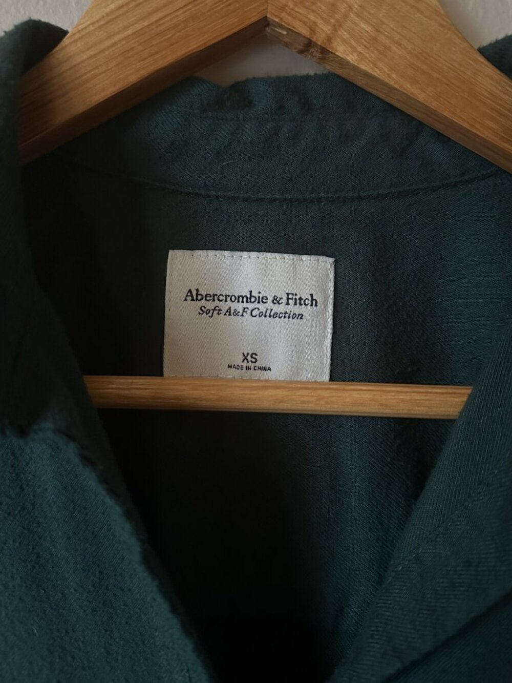 Abercrombie & Fitch Women's Dark Green Button Down Shirt Patch Pocket Chest XS - Picture 3 of 3